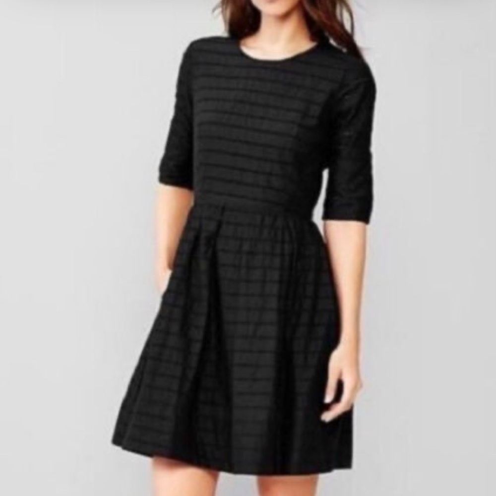 Gap black eyelet mini short sleeve dress Eyelet Lined with pockets